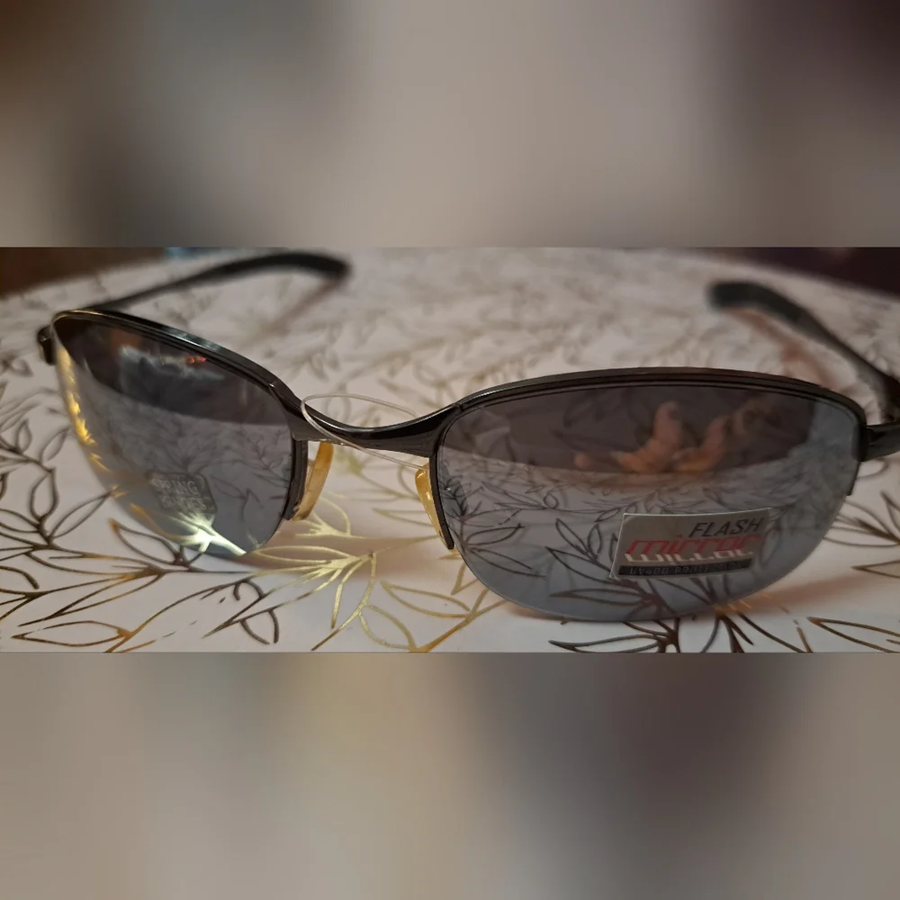 Solaray Mens Stylish Black Metal Mirror Sunglasses.
